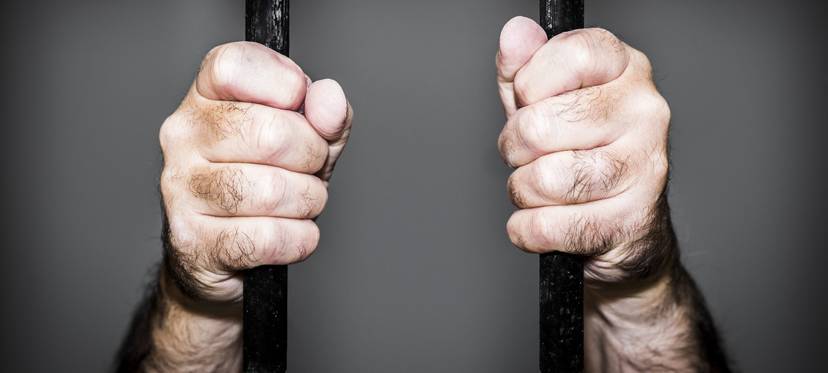 Schwer entzündliche Matratzen für Haftbetten in NRW