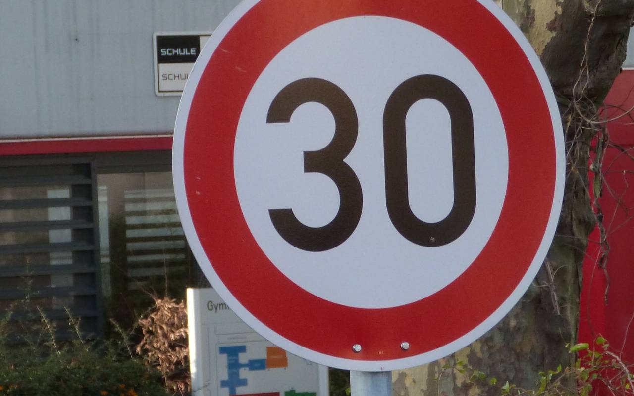 Ein Tempo 30-Straßenschild in Moers.