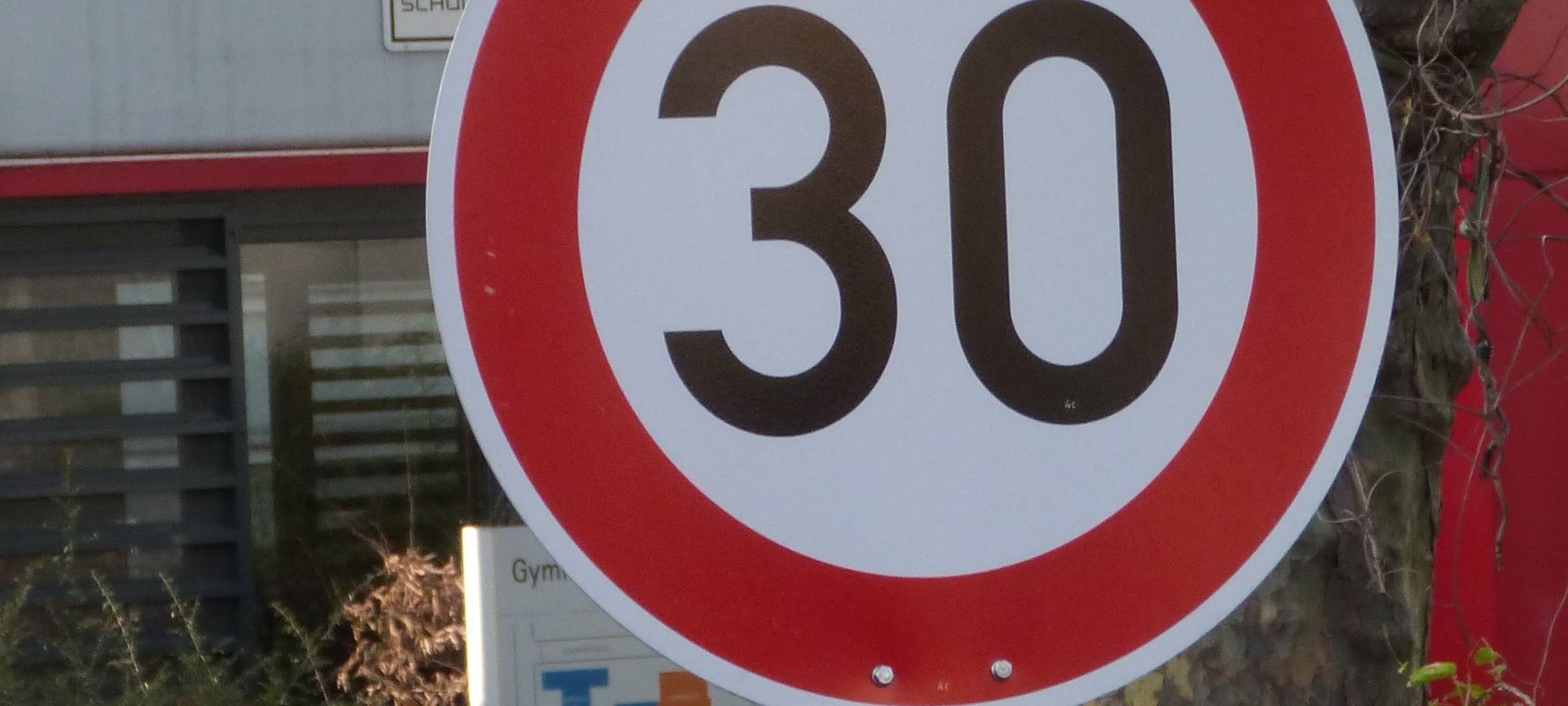 Ein Tempo 30-Straßenschild in Moers.
