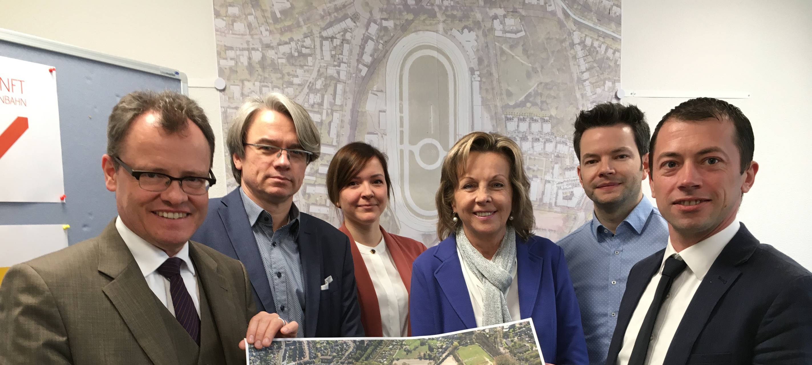 Auf der Dinslakener Trabrennbahn wird der Boden untersucht