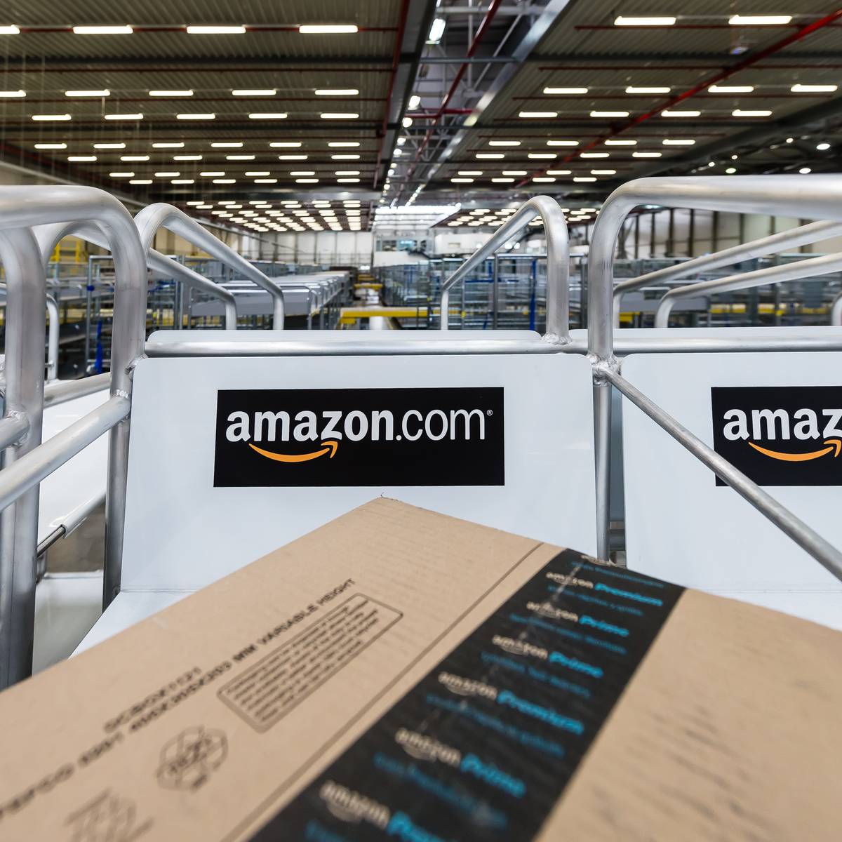 Rund 500 Mitarbeiter Streiken Bei Amazon In Rheinberg Radio K W