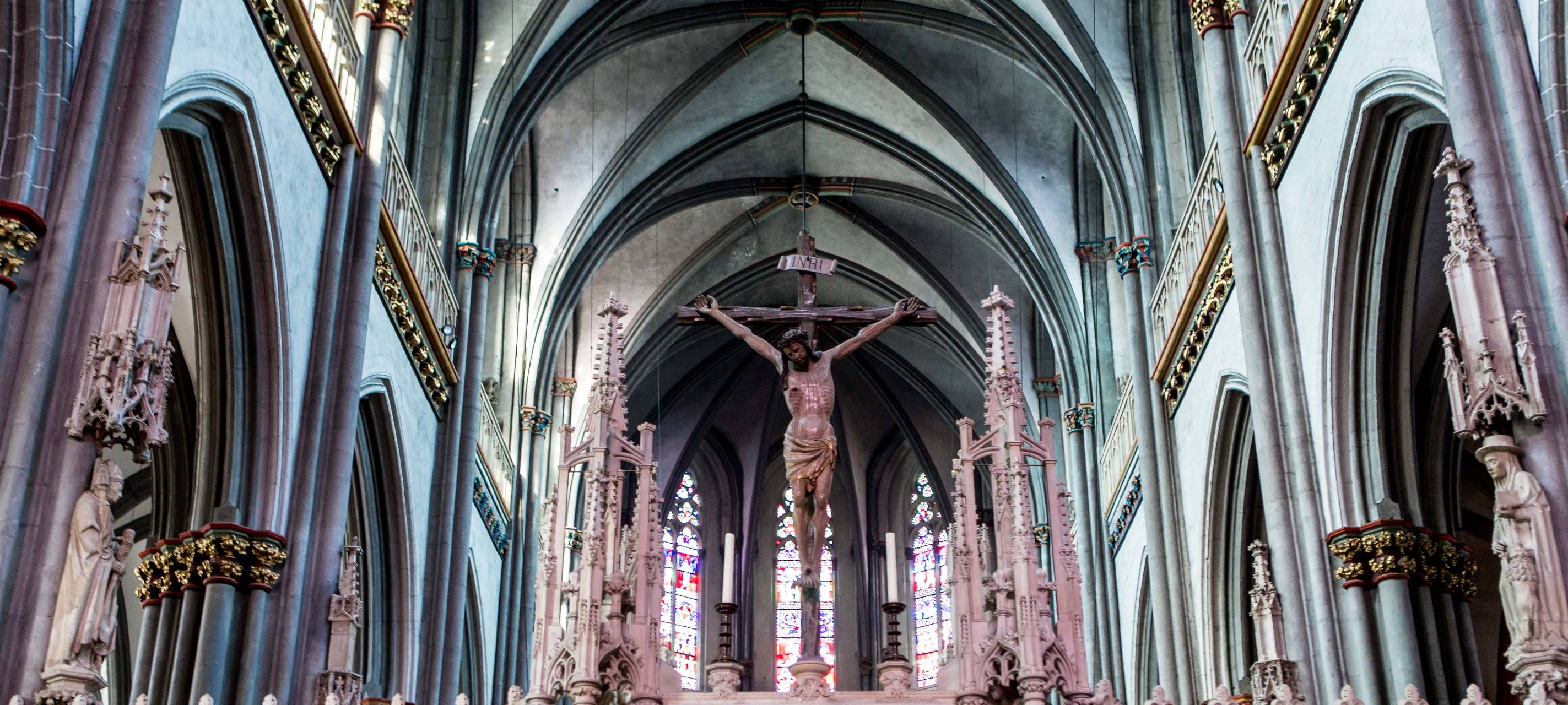 Der Xantener Dom bekommt 3000 neue Bodenplatten