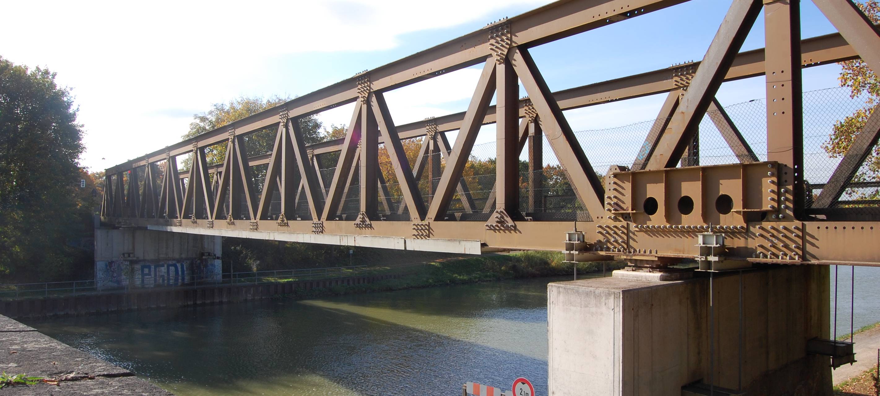 Nach zehn Jahren: Neue Kanalbrücke für Hünxe