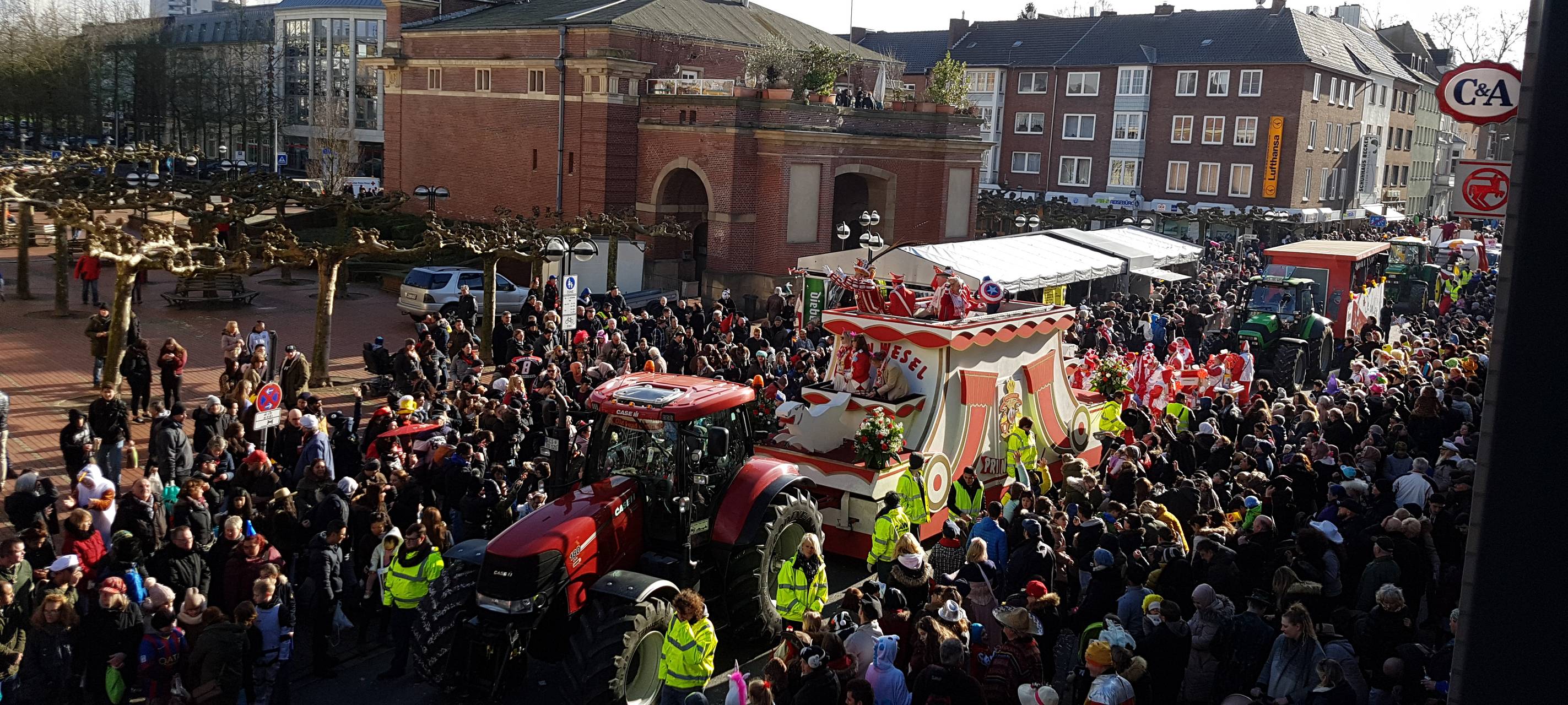 Diese Rosenmontagszüge gibt es heute im Kreis Wesel