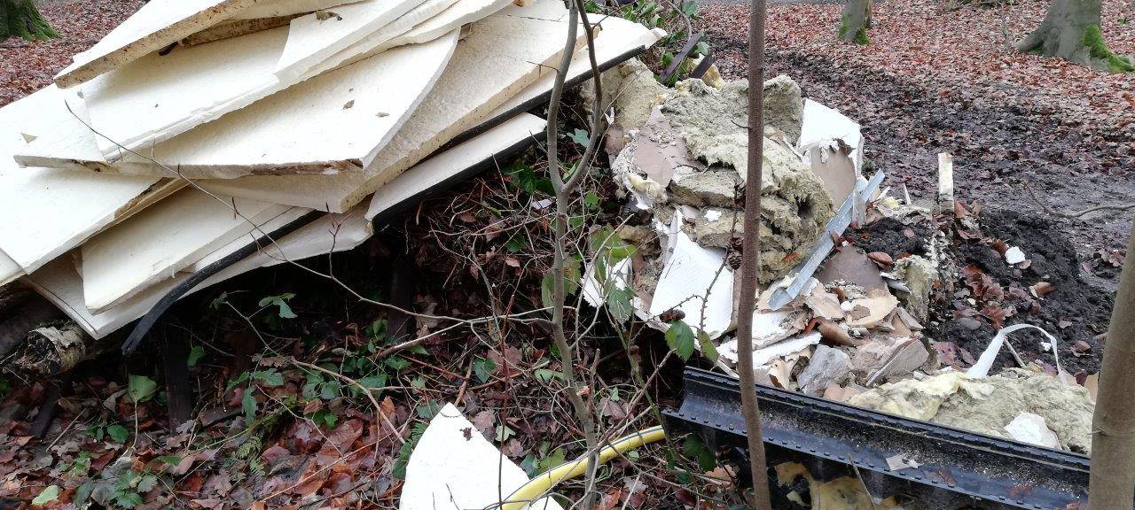 Illegaler Müll verursachte Reitunfall