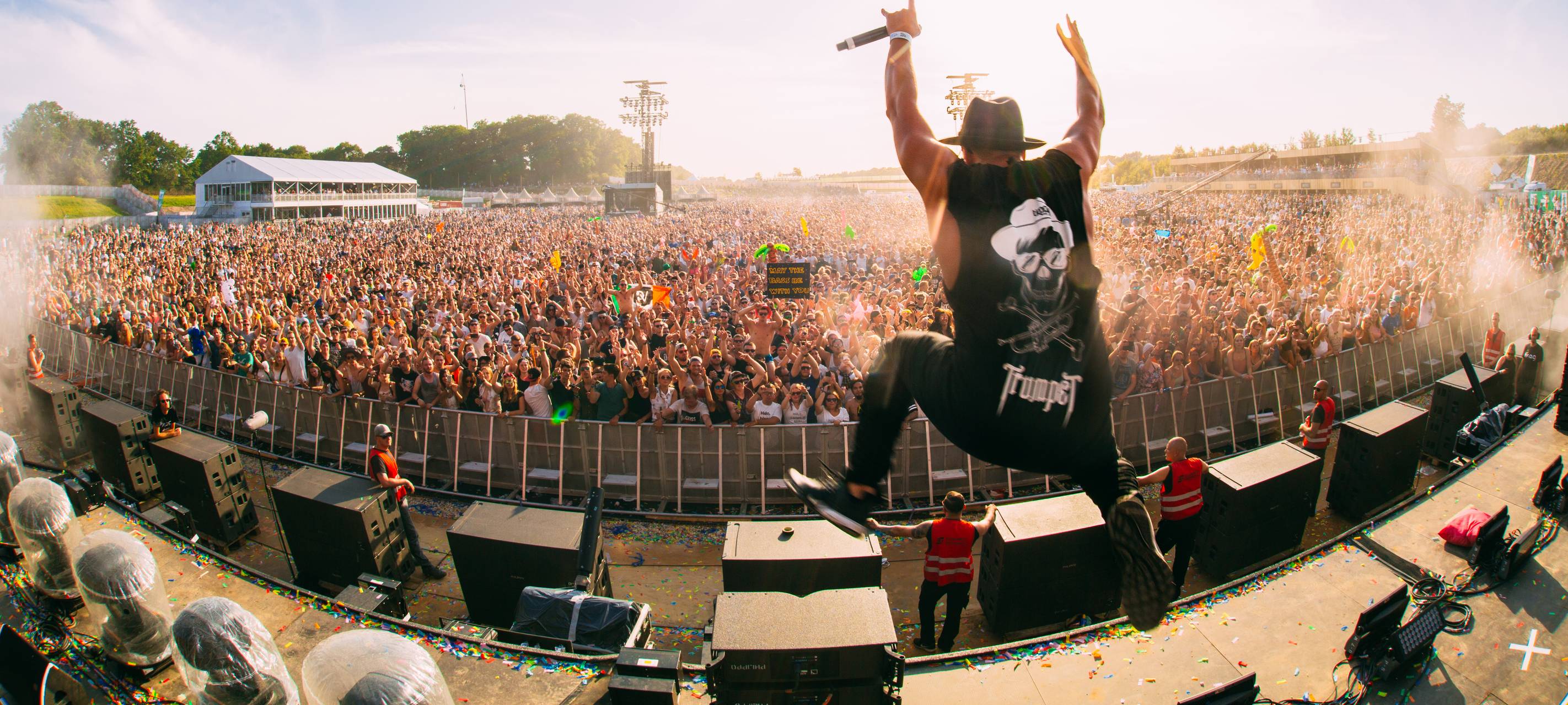 Star-DJ Timmy Trumpet legt beim Parookaville EDM-Festival in Weeze im Jahr 2017 auf der Mainstage auf.