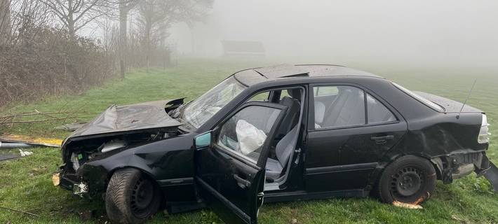 verunfallter Pkw nach Verkehrsunfallflucht in Hoerstgen