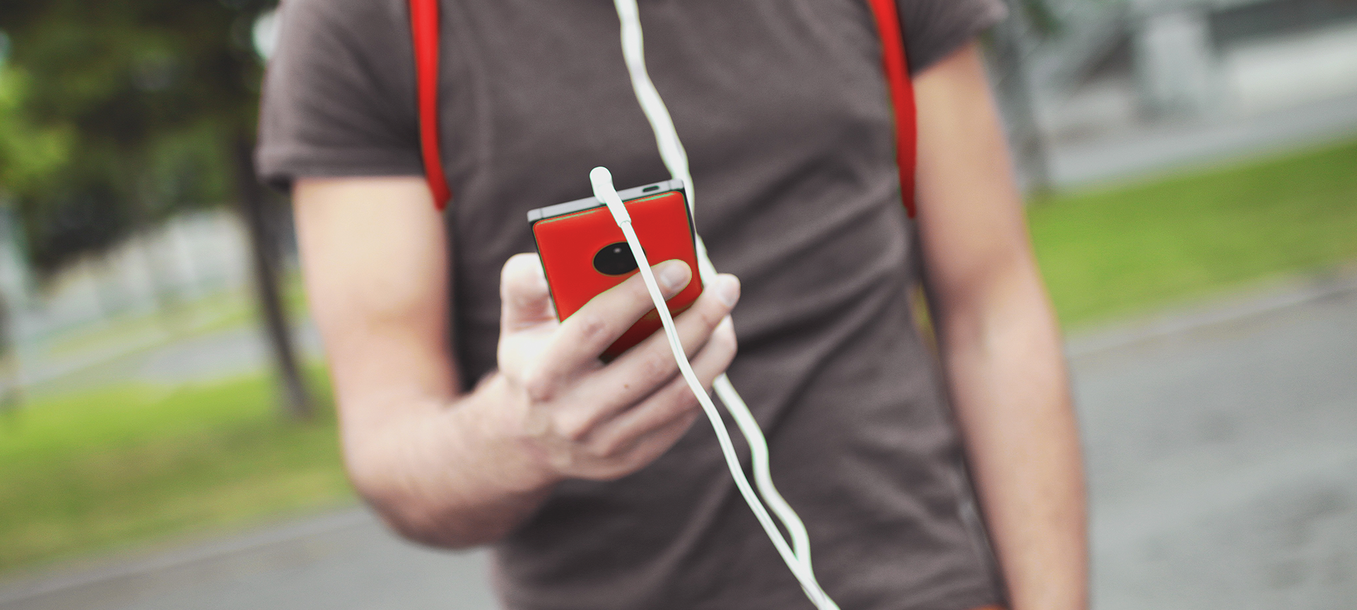 Mann Handy Smartphone Kopfhörer Mediathek